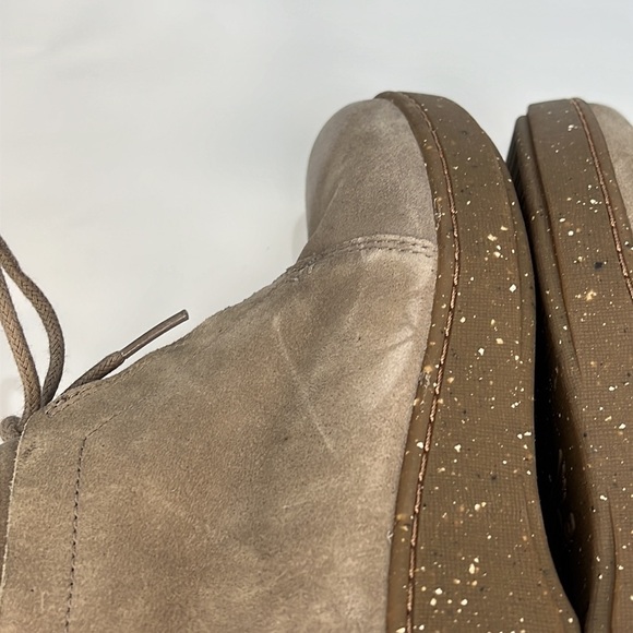 Dansko Ellen bootie size 39 relaxed suede upper in taupe color - Picture 9 of 17